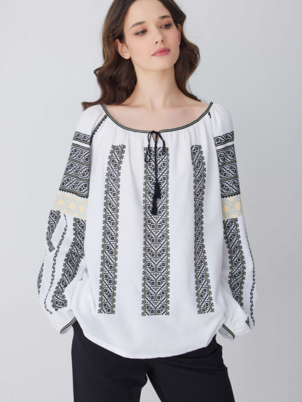 Ie traditionala Moldoveneasca Romaneasca