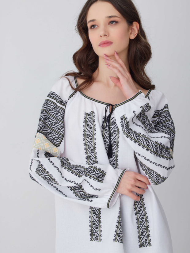 Ie traditionala Moldoveneasca Romaneasca