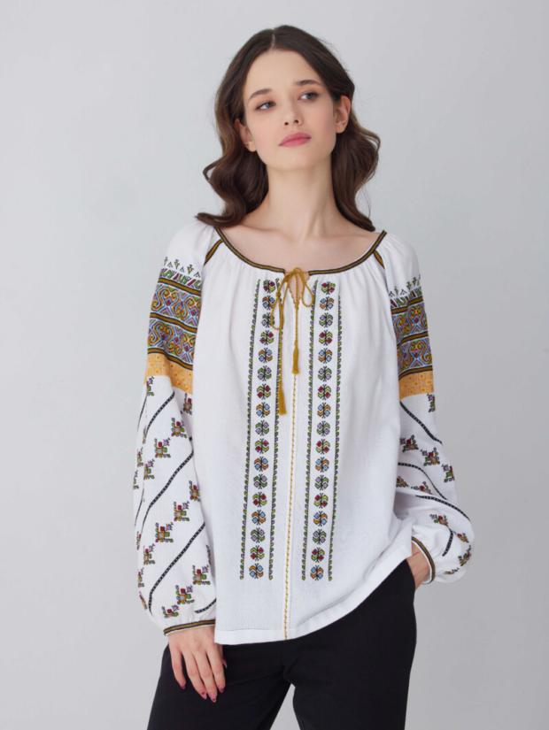 Ie traditionala Moldoveneasca Romaneasca